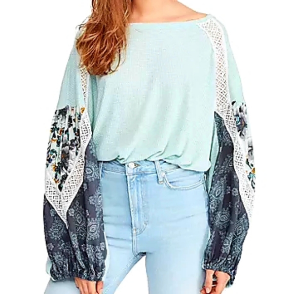 Free People Tops - Free People Casual Clash Top
Mixed Media Mint M